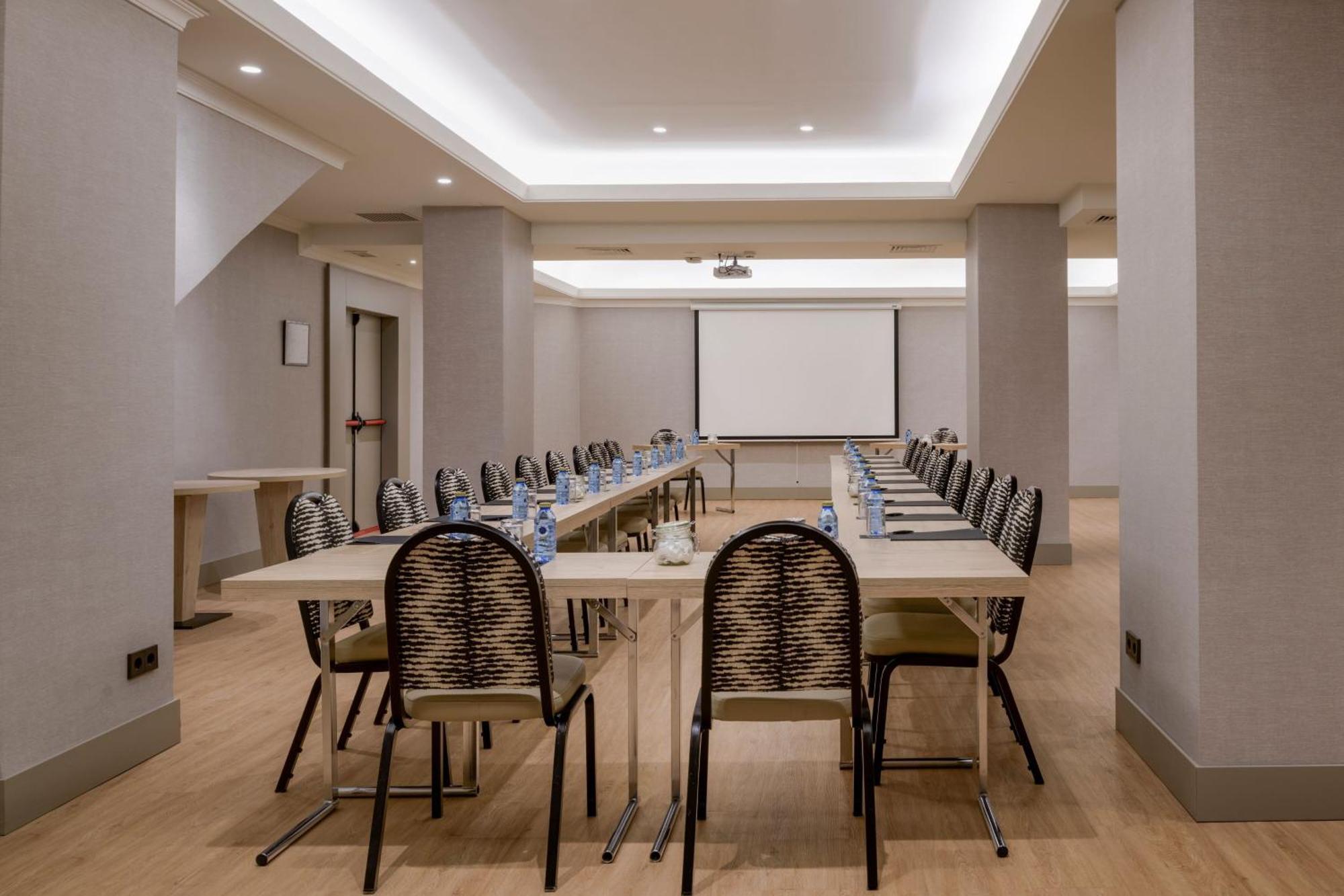 Ac Hotel Carlton Madrid By Marriott Εξωτερικό φωτογραφία
