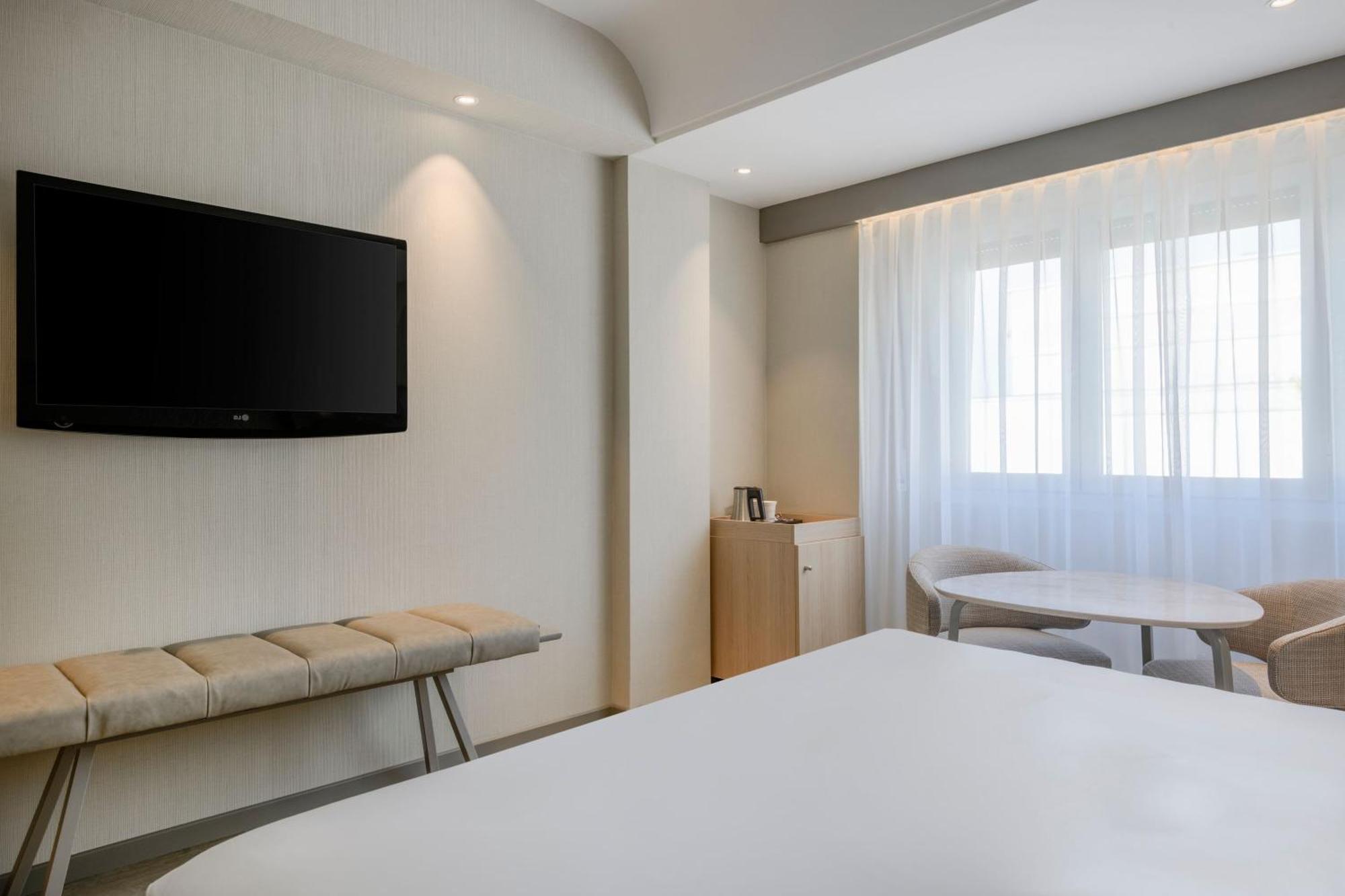 Ac Hotel Carlton Madrid By Marriott Εξωτερικό φωτογραφία